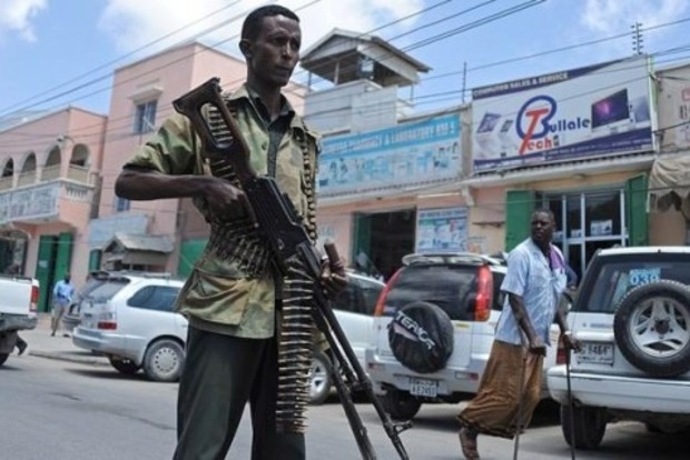 Террористы напали на отель в Сомали, погибли 14 человек