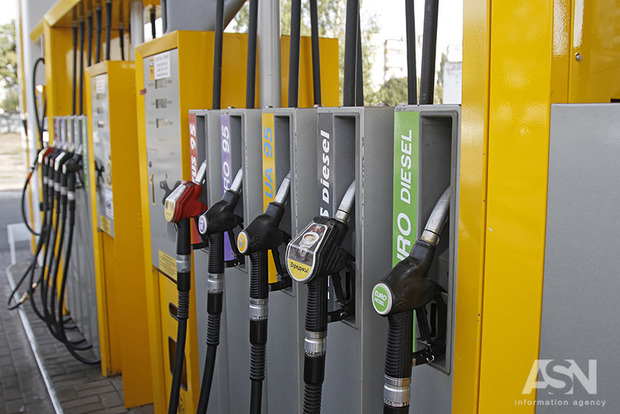 Кабмин виноват в росте цен на бензин