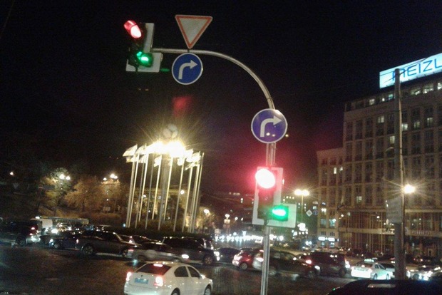 КМДА почала змінювати схеми руху на дорогах Києва. Водії їдуть хто куди