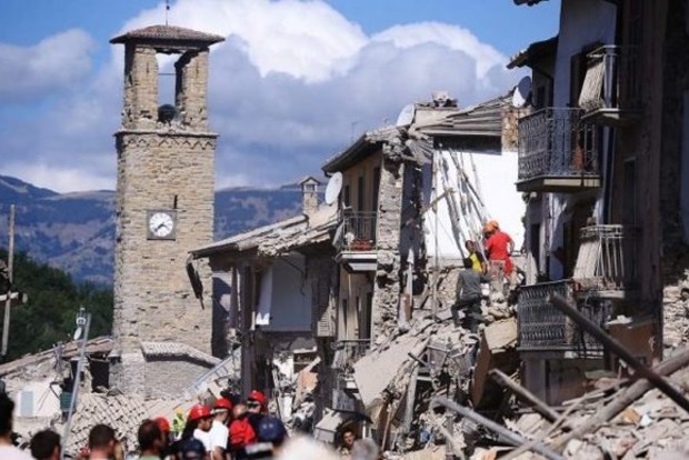 Число пострадавших от мощного землетрясения в Греции выросло до 120 человек