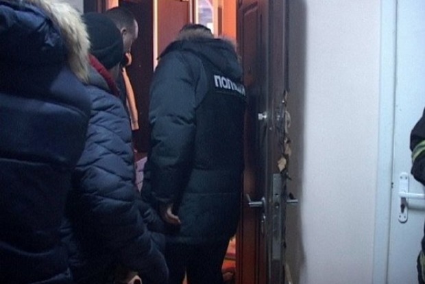 В сети показали фото программиста, забившего молотком всю семью 