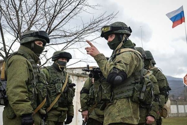 Российские офицеры управляют войсками, которые атакуют силы АТО под Донецком