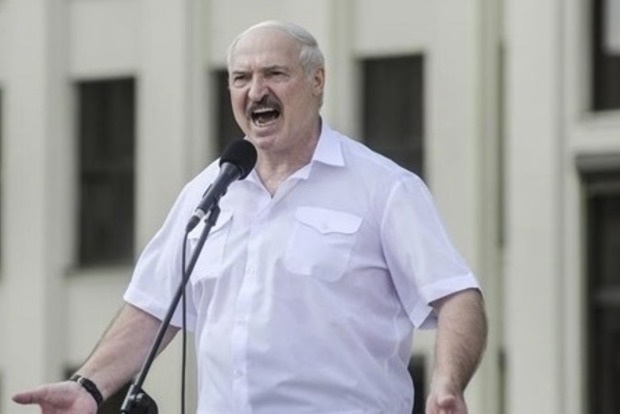 Лукашенко закрывает все бастующие предприятия