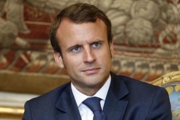 Макрон предложил на треть снизить число членов парламента Франции