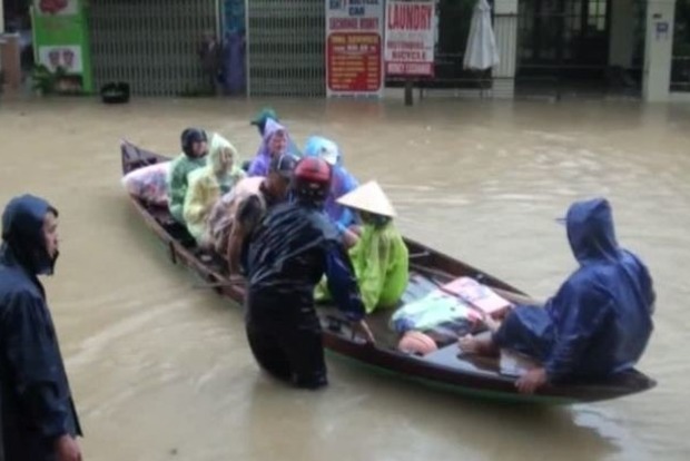 Тайфун у В'єтнамі: вже загинули більше 60 осіб