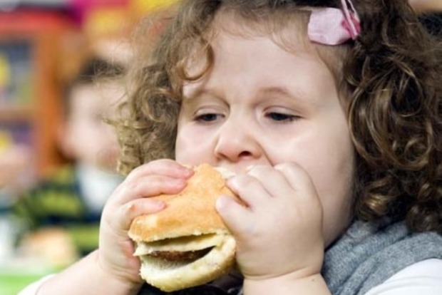  Ожирение у детей приводит к потере друзей и проблемам с психикой – психологи