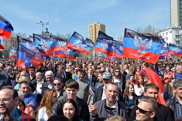 Разведка: в пятницу в ОРДЛО сгоняют людей на принудительные антиукраинские митинги