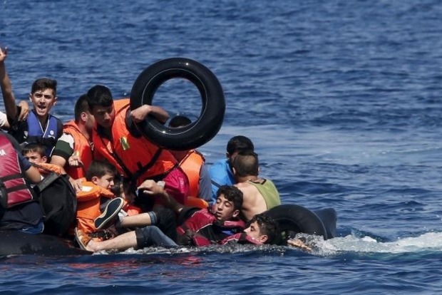 Біля берегів Лівії затонуло судно з 110 мігрантами на борту