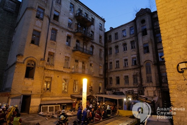 Завершена спасательная операция на месте обрушения дома в Киеве