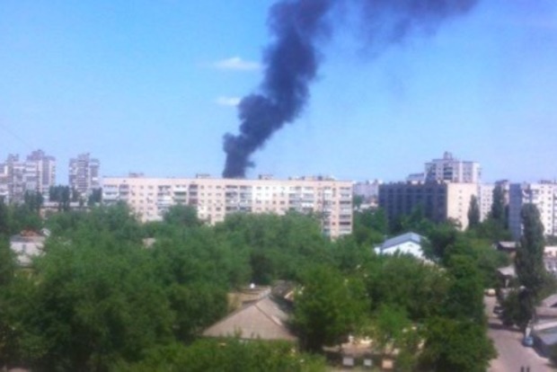 В Киеве после мощного взрыва начался масштабный пожар в доме‍