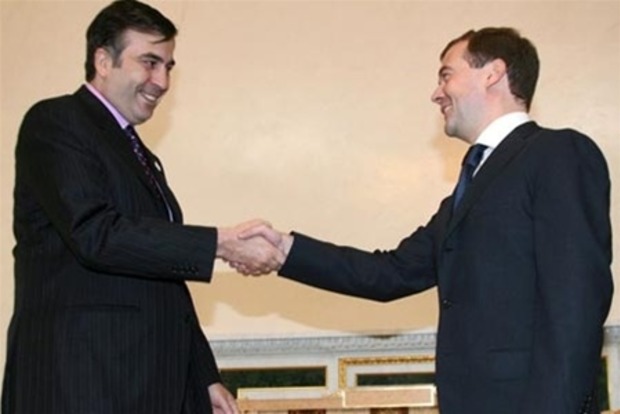 Медведев назвал Саакашвили «обгадившимся пассажиром»