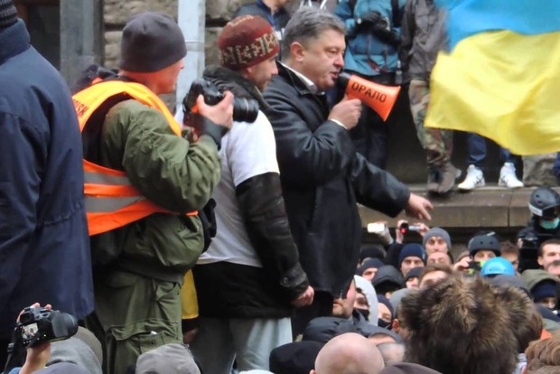 Порошенко 6 часов отвечал на вопросы следователей ГПУ по делу Евромайдана