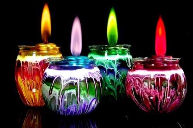 Значение восковых свечей: какие цвета привлекают деньги, любовь и благополучие