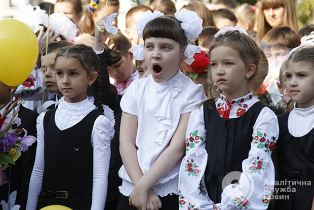 Дівчинці в школі Львова влаштували цькування через гроші