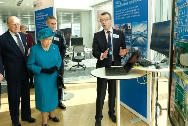 Елизавета II открыла в Лондоне Центр защиты от кибератак‍