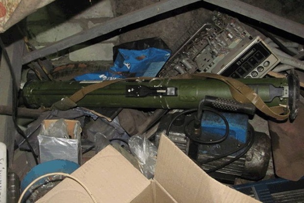 На Луганщині знайдено чергову схованку зі зброєю
