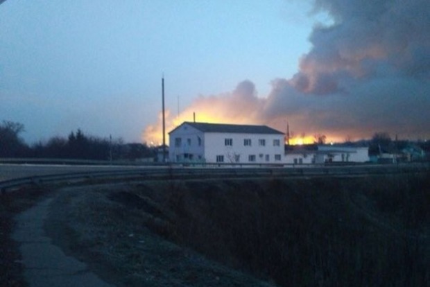 Шебелинский нефтезавод остановлен на трое суток из-за взрывов на складе боеприпасов в Балаклее