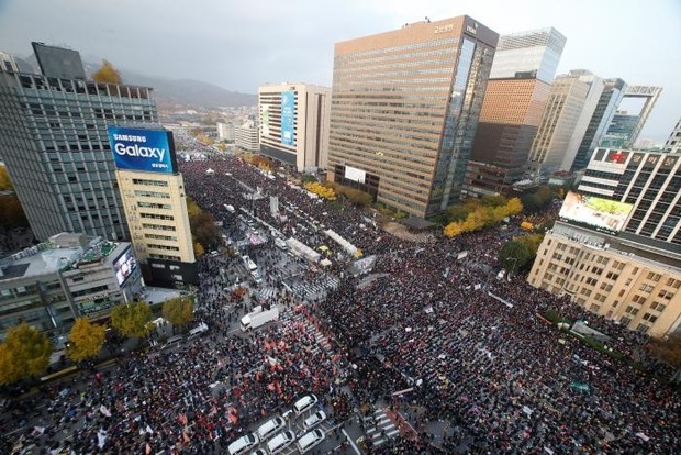 Тысячи жителей Южной Кореи вновь требуют отставки президента
