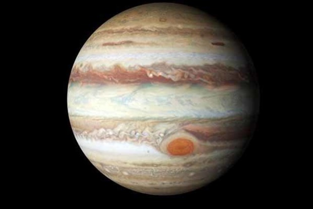 NASA показало мощный ураган на Юпитере