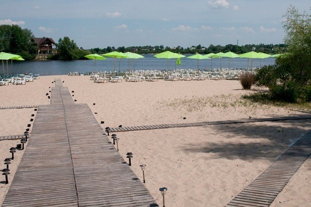 На всех 11 пляжах Киева ограничили или запретили купание
