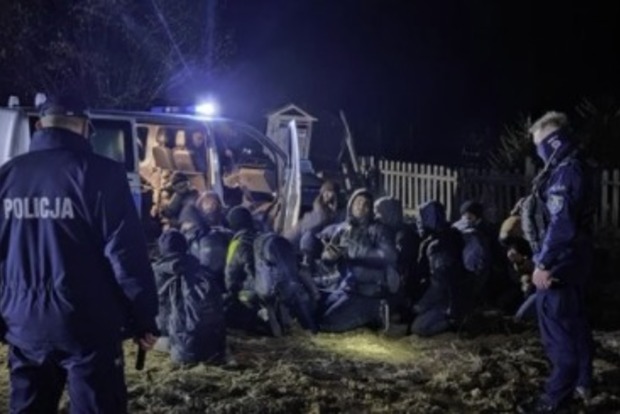 У Польщі повідомили про затримання групи мігрантів, що прорвалися через кордон.