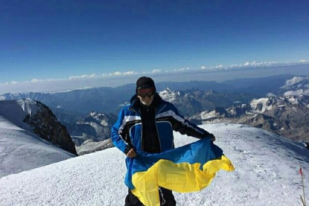 Украинские военные подняли на российском Эвересте флаг Украины 