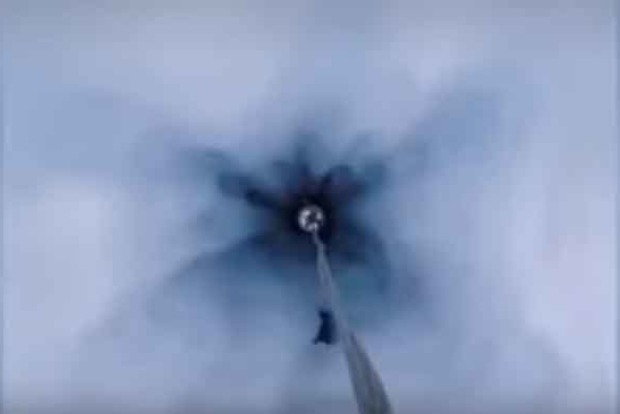 «Путешествие к центру Земли»: В 650-метровую ледниковую скважину опустили камеру