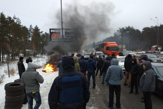 Активисты досрочно разблокировали въезд в Киев