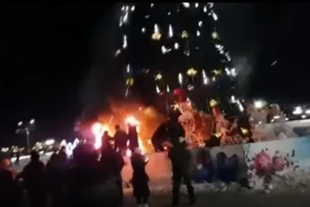 Новый год «с огоньком»: еще в одном городе РФ произошел пожар на главной елке