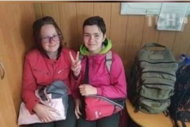 Двух пропавших в Киеве девочек нашли по дороге в Пятихатки
