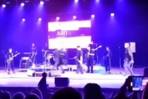 Солист группы «Ляпис Трубецкой» избил зрителя на концерте в Полтаве