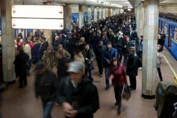 Станцию метро Берестейская закрывали из-за падения человека под поезд