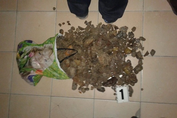 В Ровно у скупщиков изъяли около 10 килограммов янтаря