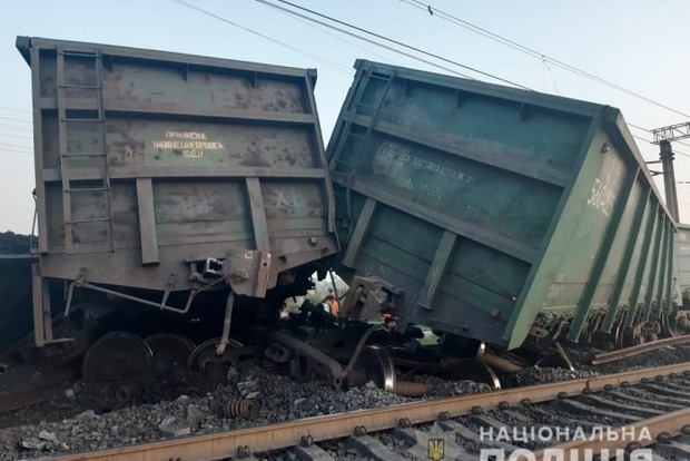 Залізнична аварія в Кривому Розі: з рейок зійшли 15 вагонів