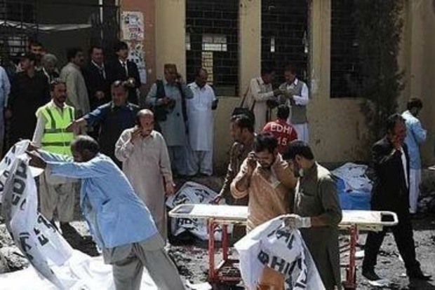 У Пакистані смертник підірвав переповнену мечеть, багато загиблих