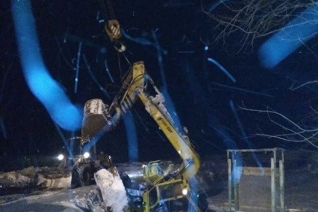 Под Ивано-Франковском экскаватор, расчищавший снег, убил своего водителя