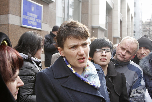 Савченко доставят в суд, чтобы отобрать образцы слюны