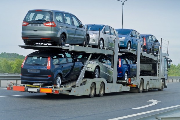 Парубий подписал закон о снижении акциза на импорт подержанных авто из ЕС