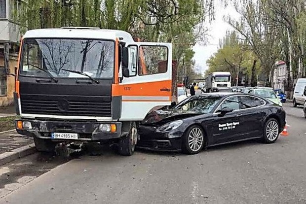 В Одессе во время тест-драйва разбили Porshe Panamera 4S за  3,3 млн грн