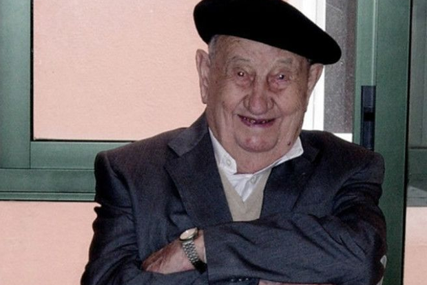 Скончался 107-летний испанец, употреблявший вино вместо воды 
