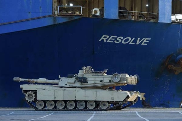 США перебросили в Европу 2,5 тысячи танков для Польши и Балтии