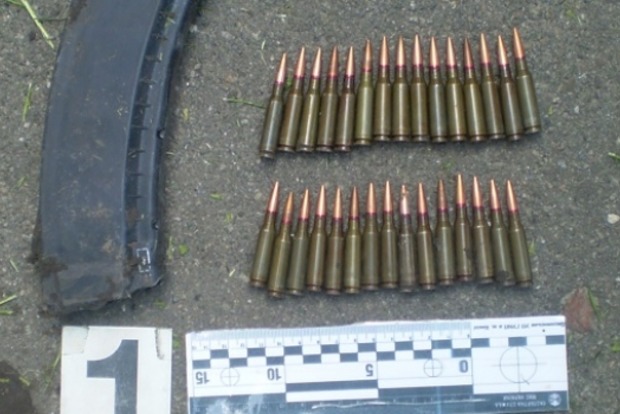 В Киеве во дворе многоэтажки нашли боеприпасы