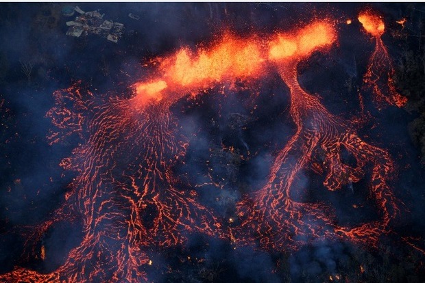 Извержение вулкана на Гавайях уничтожило не менее 30 домов