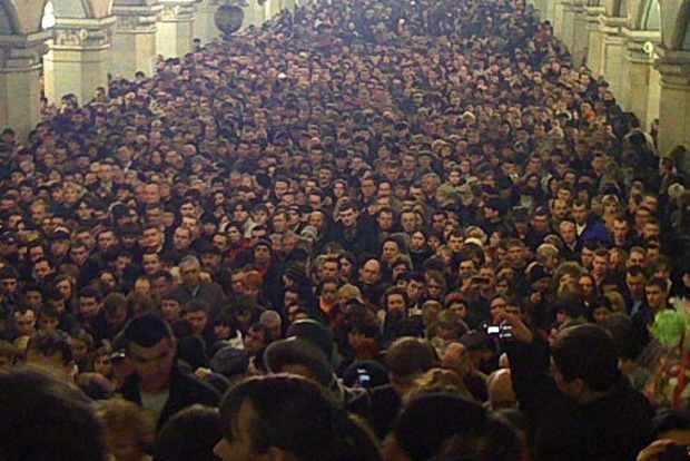 Киевское метро избавляется от турникетов с жетонами