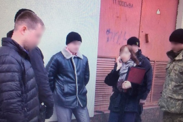 ﻿У Черкаській області затримано адвоката, який хотів дати хабар співробітнику податкової міліції