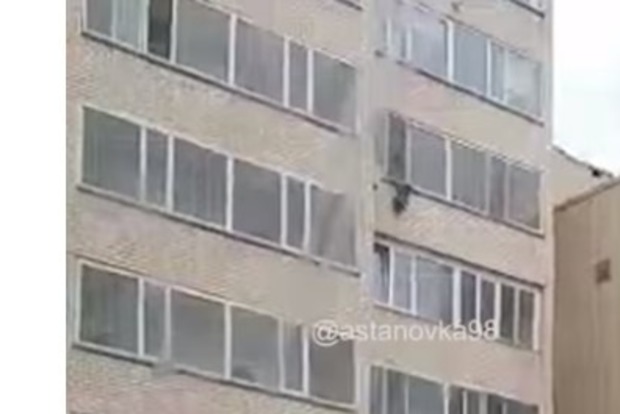 Смельчак поймал ребенка, летящего с 10 этажа