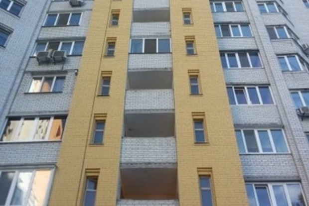 У Києві хлопець випав із вікна багатоповерхівки