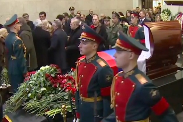В Москве похоронили Виталия Чуркина, Путин на прощание не пришел