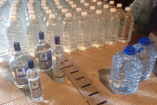 В Чугуеве налоговики ликвидировали подпольный цех по производству фальсифицированного алкоголя