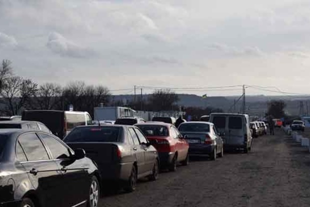 На КПП «Оленівка» підірвалося авто, є жертви